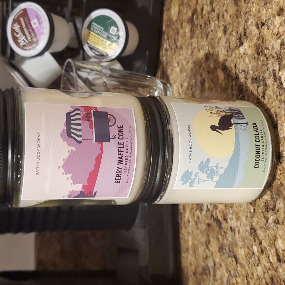 2 summer scented candles